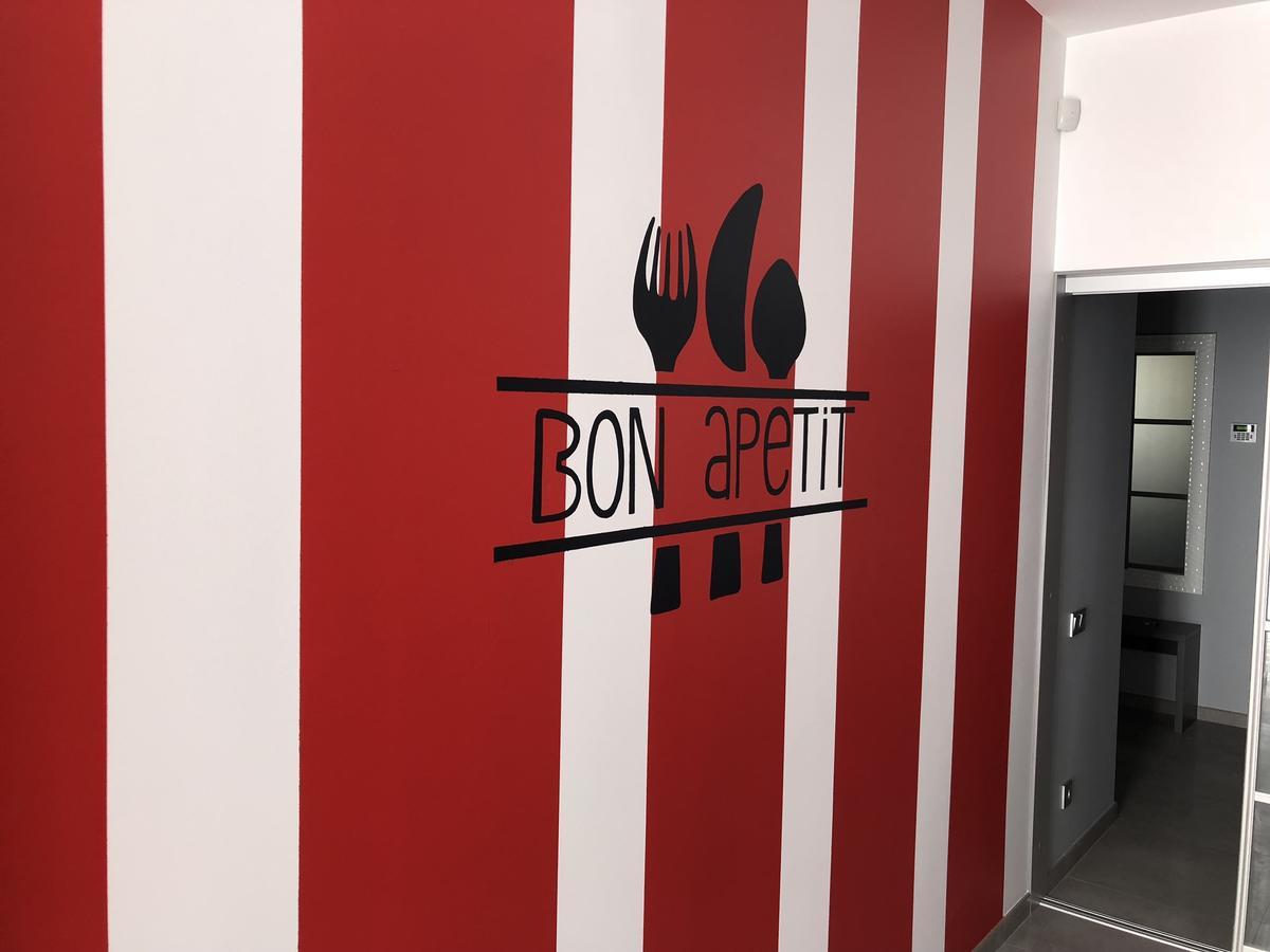 Bon Apetit Apartament 利沃夫 外观 照片